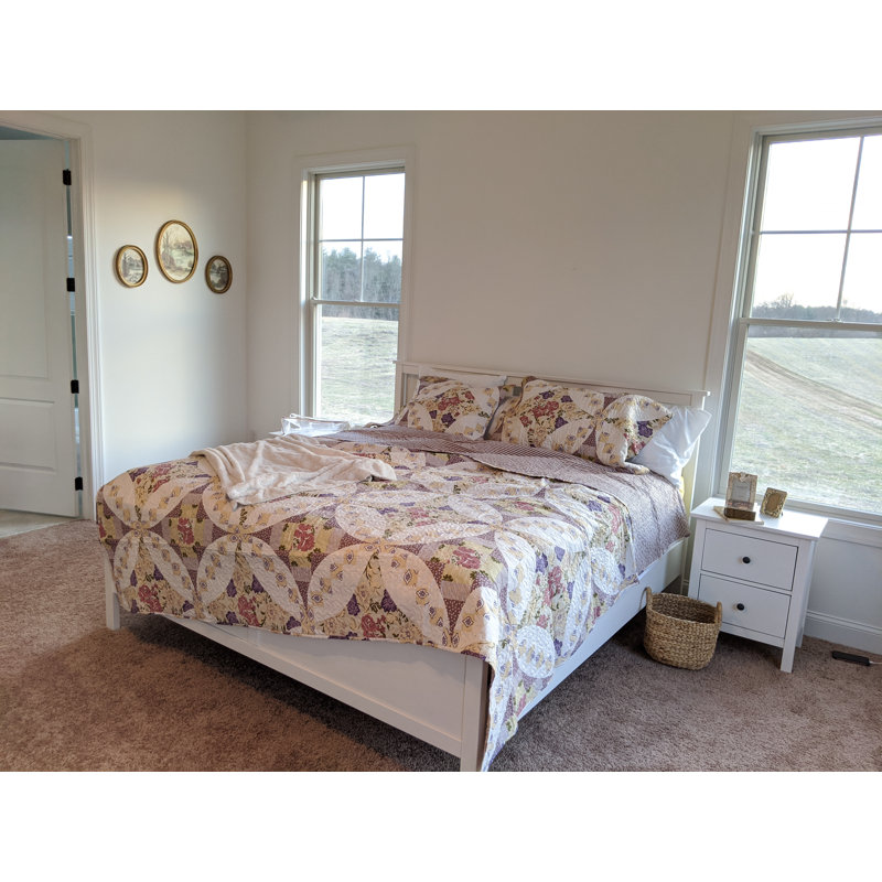 Farmhouse / Country Floral Quilt, Queen Quilt + 2 Standard Pillowcases