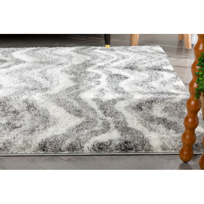 Celeste Chevron Shimmer 5'x7' Gray Synthetic Shag Rug
