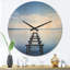 Horloge murale jetée dans le lac-63617434
