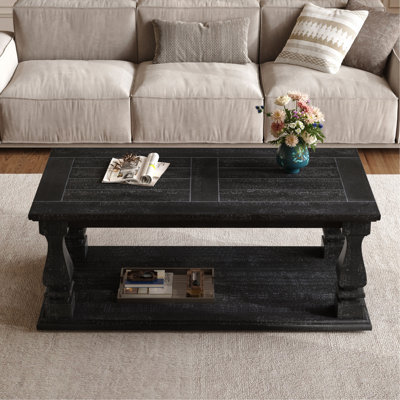 Table basse de style campagnard noir patiné, avec plateau en planches lourdes et pieds balustres carrés, table de salon rustique longue de 47,24 po avec tablette de rangement