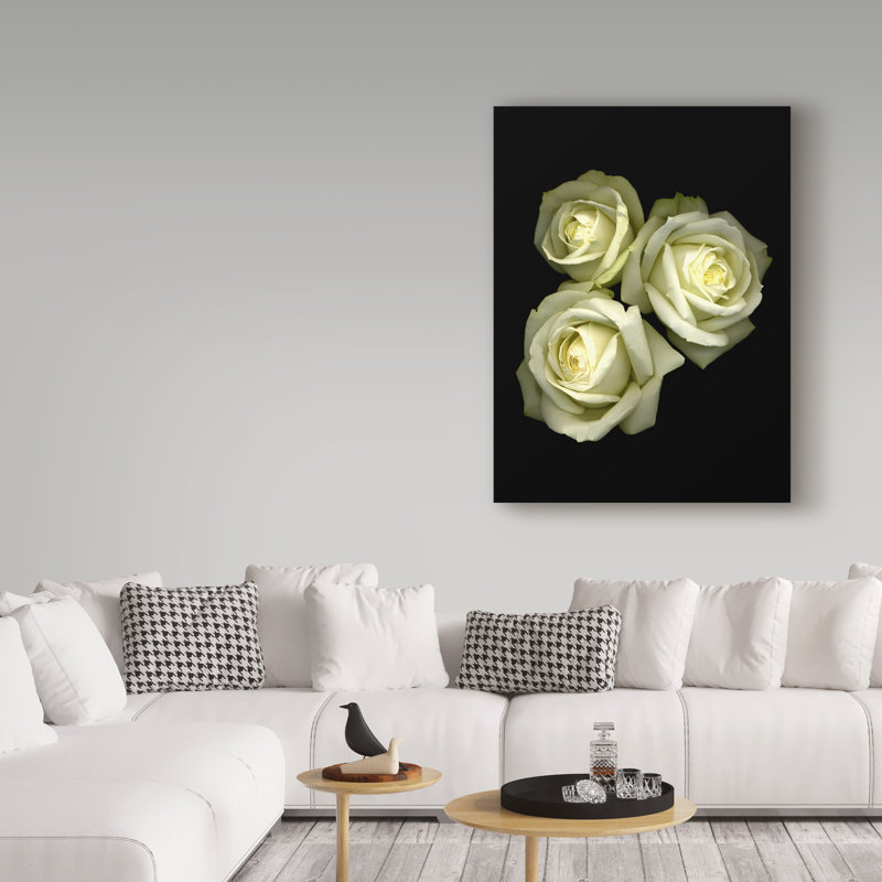 «3 White Roses» par Dosta, impression sur toile tendue, H 32 po x l 24 po x P 2 po