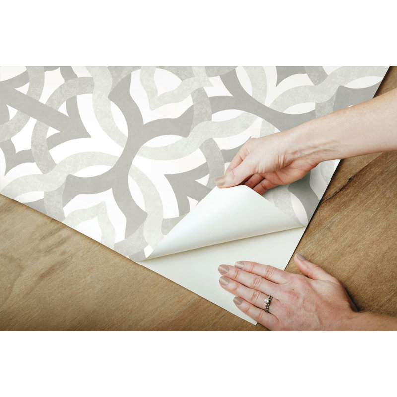 Rouleau de papier peint adhésif L 18,86 pi x l 18 po Waverly Tipton, Taupe