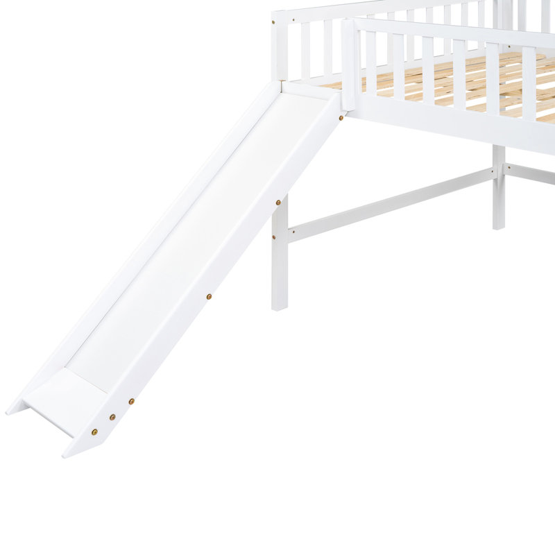 Lit mezzanine double pleine grandeur avec glissade séduisante - tentation de chambre blanche en utilisation verticale à long terme