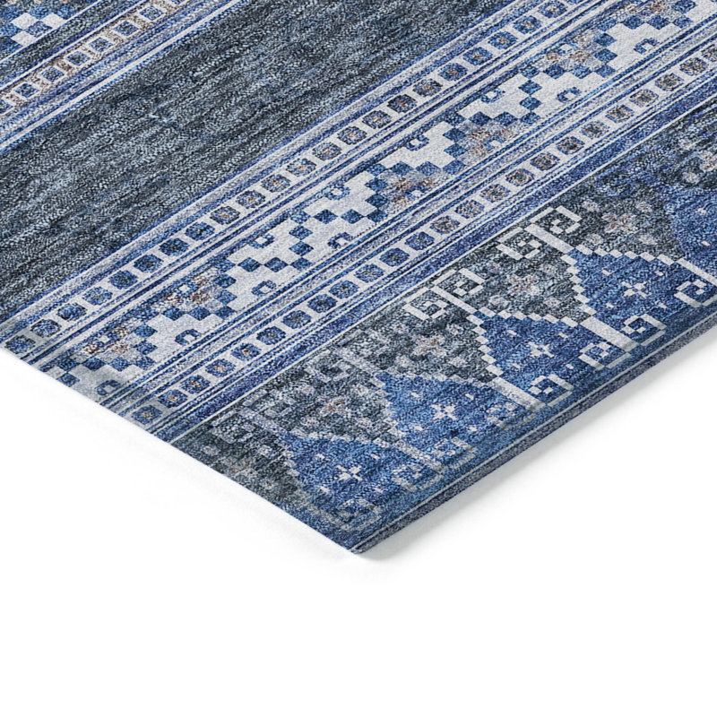 Tapis intérieur lavable intérieur / extérieur bleu marine et denim 5 pi x 8 pi HomeRoots