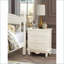 Table de chevet classique à 3 tiroirs en bois blanc pour chambre à coucher