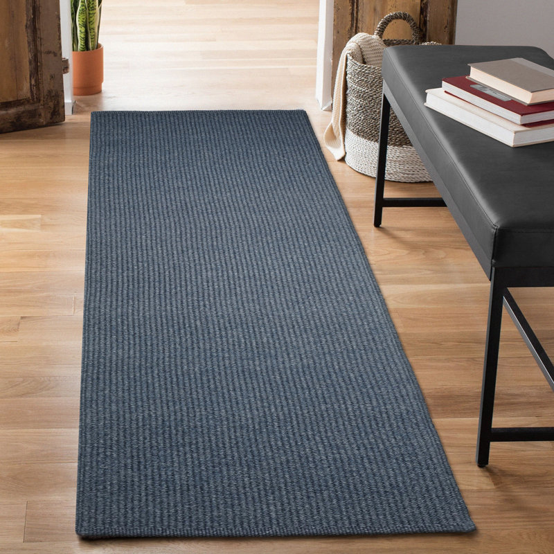 Tapis intérieur / extérieur bleu marine Hubertusz, Tapis de couloir 2 pi x 7 pi 6 po