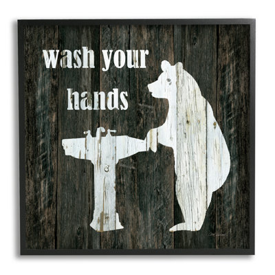 «Wash Your Hands Rustic Bathroom Wilderness Bear Sink» par Carol Robinson, reproduction d'art textuel sur toile
