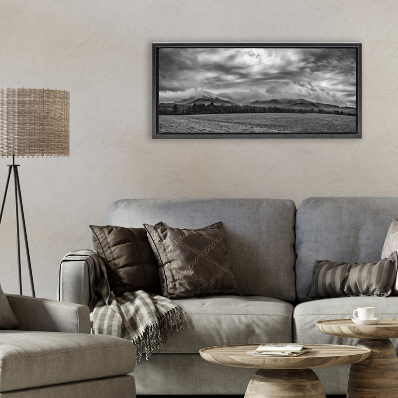 Cadre flottant Dramatic Distant Skies, design par James Rodewald, H 14 po x l 31 po, Cadre flottant noir de jais