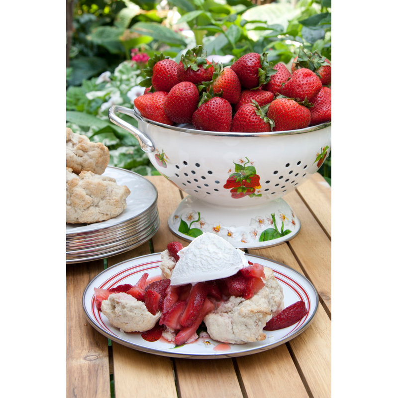 Golden Rabbit Enamelware Strawberry Colander Set