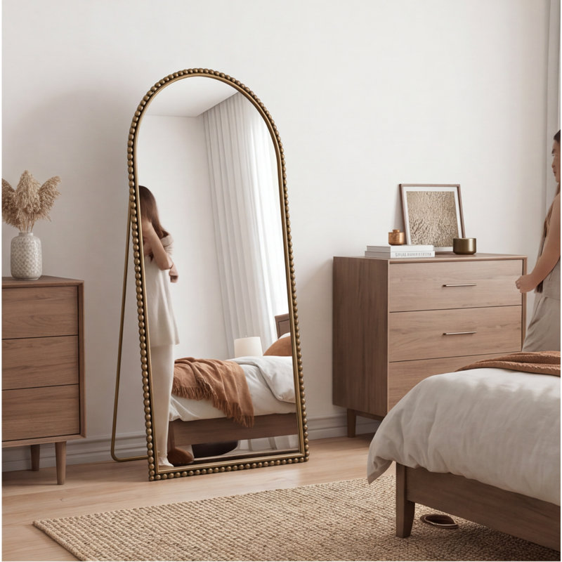 Miroir autoportant rétro sur toute la longueur et pieds en fer robustes pour la chambre à coucher et le salon