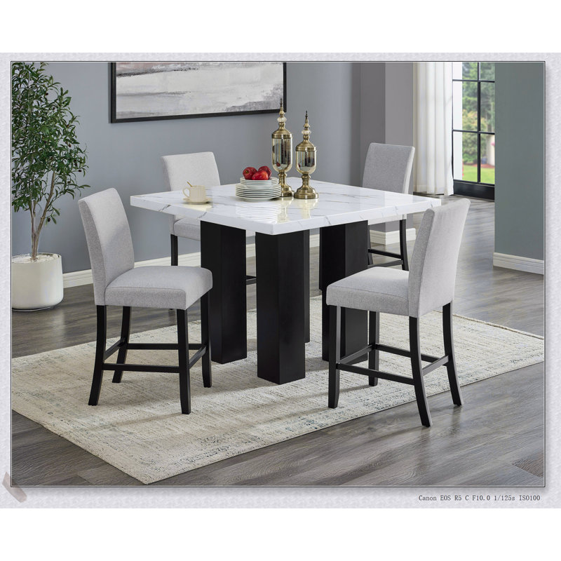 Ensemble de salle à manger à hauteur de comptoir 5 pièces avec table en faux marbre et chaises rembourrées gris clair, fabrication en bois massif durable