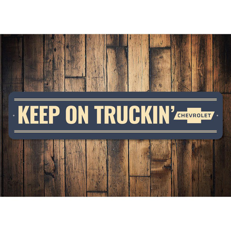 Panneau «Keep on Truckin Chevy» en aluminium, H 6 po x l 24 po x P 0,06 po
