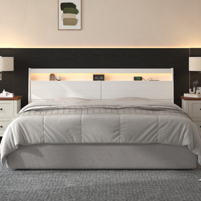 Tête de lit blanche très grande taille KING avec rangement, lumière DEL, tablettes de rangement, prises de courant, ports USB et fente de plinthe