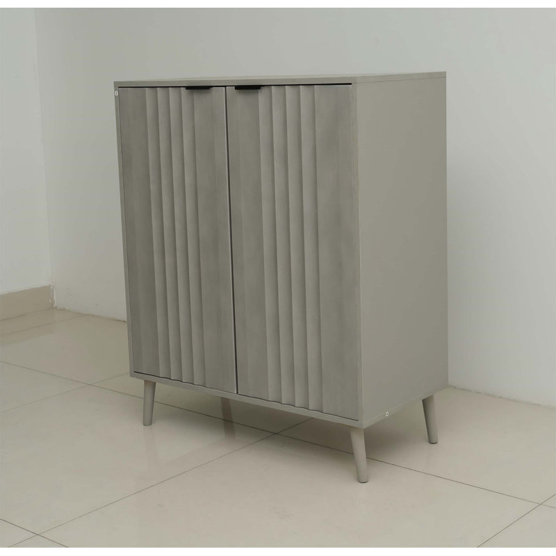 Armoire de rangement moderne avec un design compact et un rangement polyvalent, parfait pour les petites cuisines et les appartements.