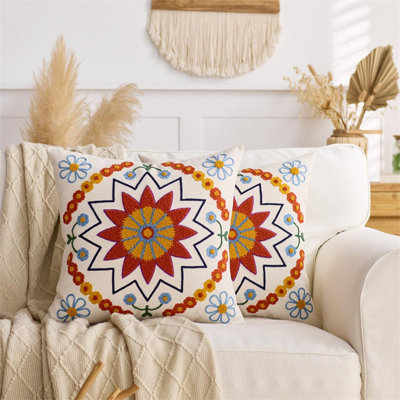 Housse de coussin brodée à motif floral bohème classique