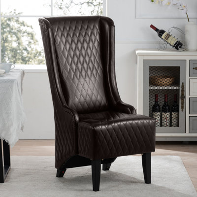 Chaise d'appoint confortable en similicuir à haut dossier de 23,22 po de largeur, avec des pieds en bouleau et un mélange moderne rétro, pour un décor d'ambiance d'espace de vie