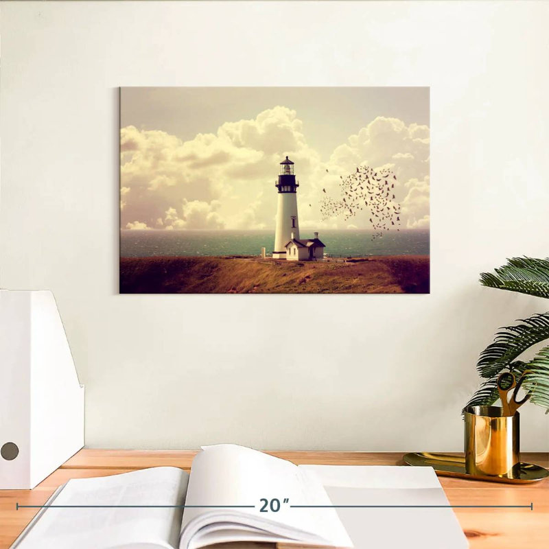 Old white lighthouse Aletra, H 8 po x l 12 po