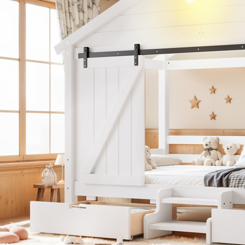 Cadre de lit simple de style maison de campagne avec porte de grange coulissante, ampoule, escaliers et tiroirs de rangement, blanc