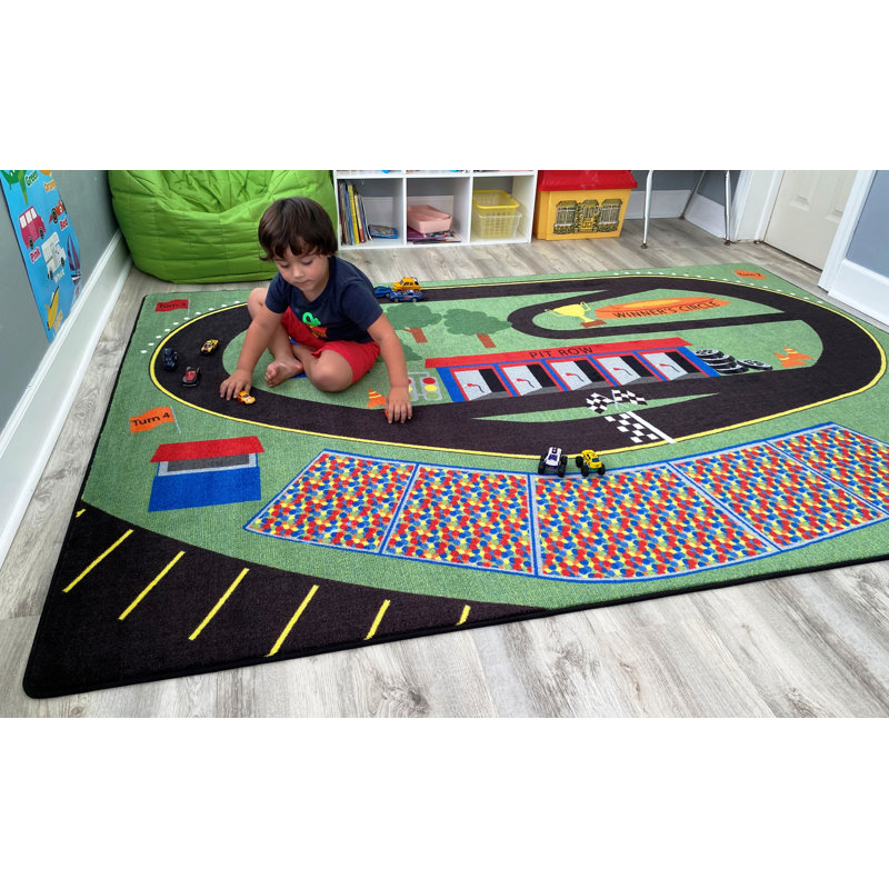 Tapis de jeu KidCarpet.com Racetrack, tapis rectangulaire de 6 pi x 8 pi 6 po - classe 1 ignifuge, certifié CRI Green Label Plus - tapis de jeu en nylon de qualité commerciale - bordure solide et durable pour une utilisation quotidienne active