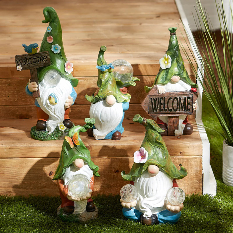Gnome avec signe lumineux de bienvenue - statue solaire