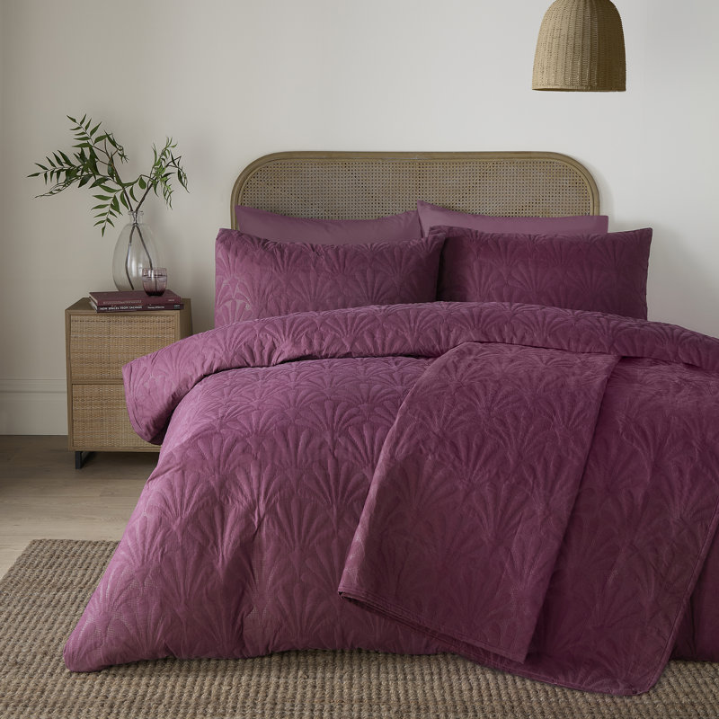 Serene Cavali Bedspread Berry