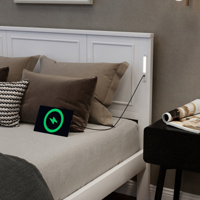 Très grand lit avec tête et pied de lit à grand panneau, lumières DEL intégrées, station de charge USB, lit en bois de pin avec cadre de lit renforcé, blanc