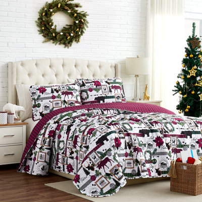 Merry Town White/Green/Red Microfiber Reversible Quilt Set