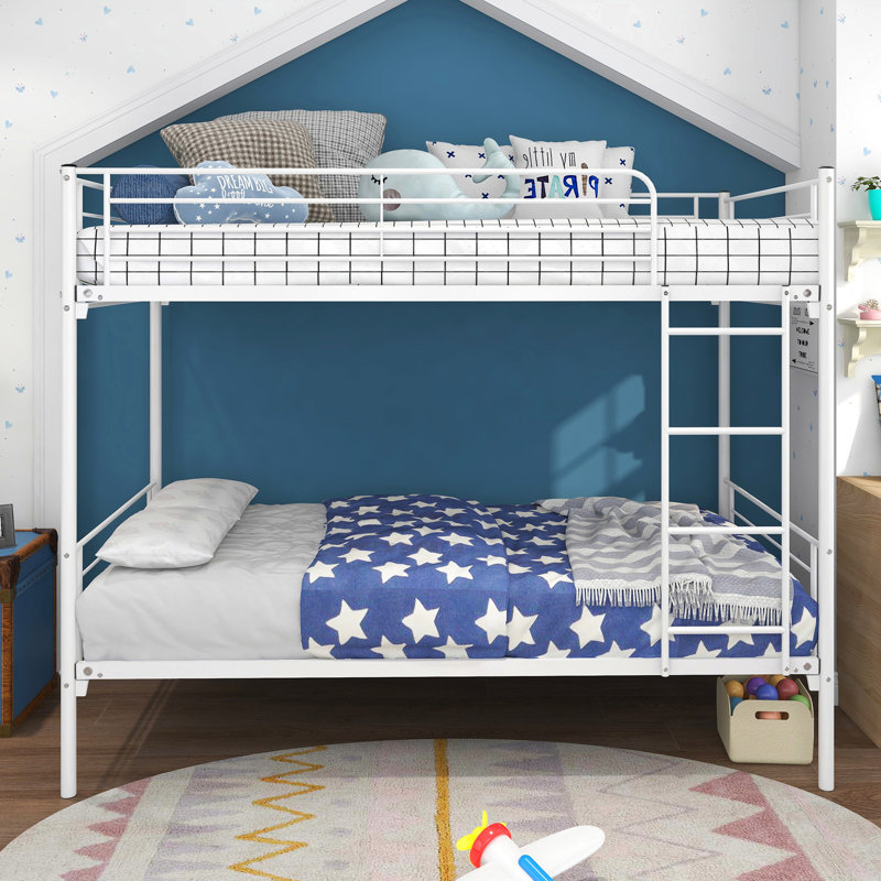 Lit superposé en métal Twintwin en métal. Gain de place. Support de lattes en acier, silencieux. Pour l'accès. Sous rangement blanc avec métal. . Sans égratignures, silencieux. Inclus. Une chambre soignée