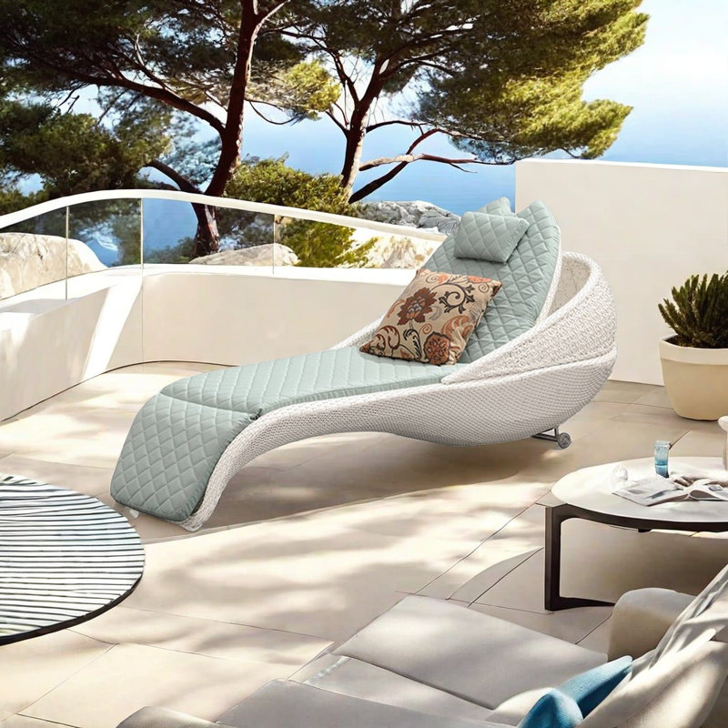 Chaise longue d'extérieur en osier pour l'extérieur