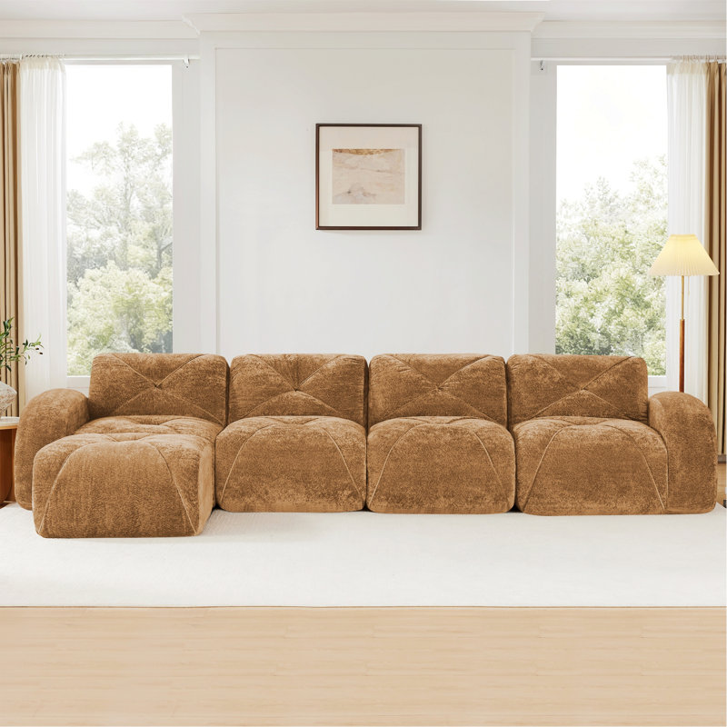 Canapé capitonné avec un repose-pieds et une base antidérapante, H 29,9 po x l 140,9 po x P 37,4 po, Chameau