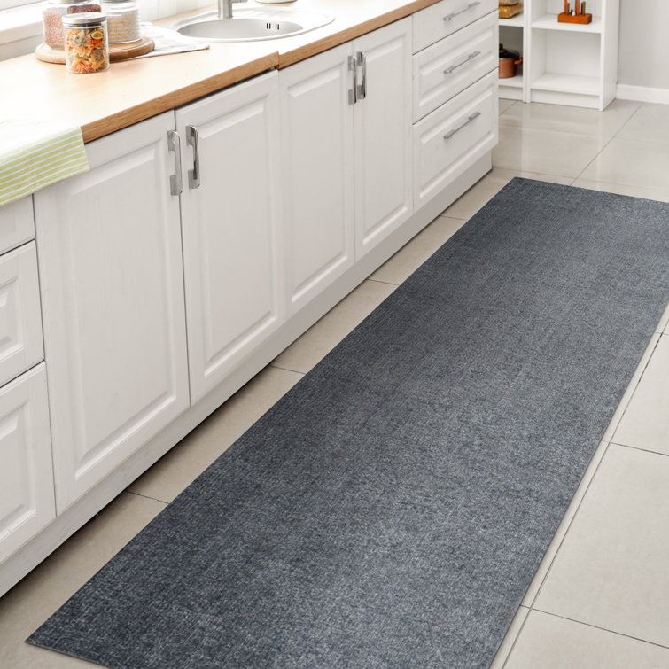 Twyla Classic Solid Low-Pile Machine-Washable Blue Rug
