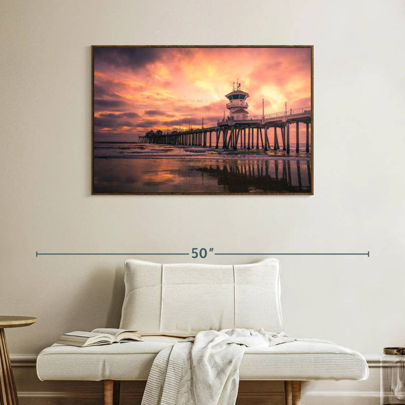 Jetée mystique de Huntington, Cadre flottant noyer, 40 po x 27 po