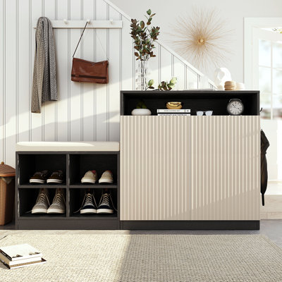 Armoire de salon avec banc à chaussures - 2 portes, 3 tablettes réglables à 3 niveaux et 4 étagères à chaussures ouvertes, console de rangement pour hall d'entrée avec porte à lattes ondulée, crochets et coussin amovible
