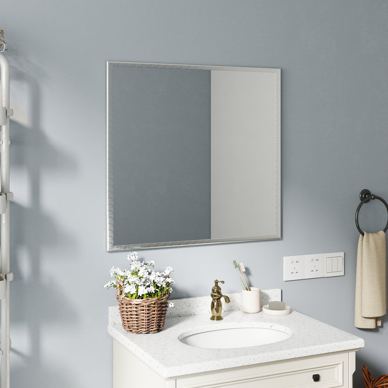 Transformez votre salle de bain avec ce superbe miroir en aluminium argenté de 32 pouces!, Argent argent, 31,5 po x 29,5 po
