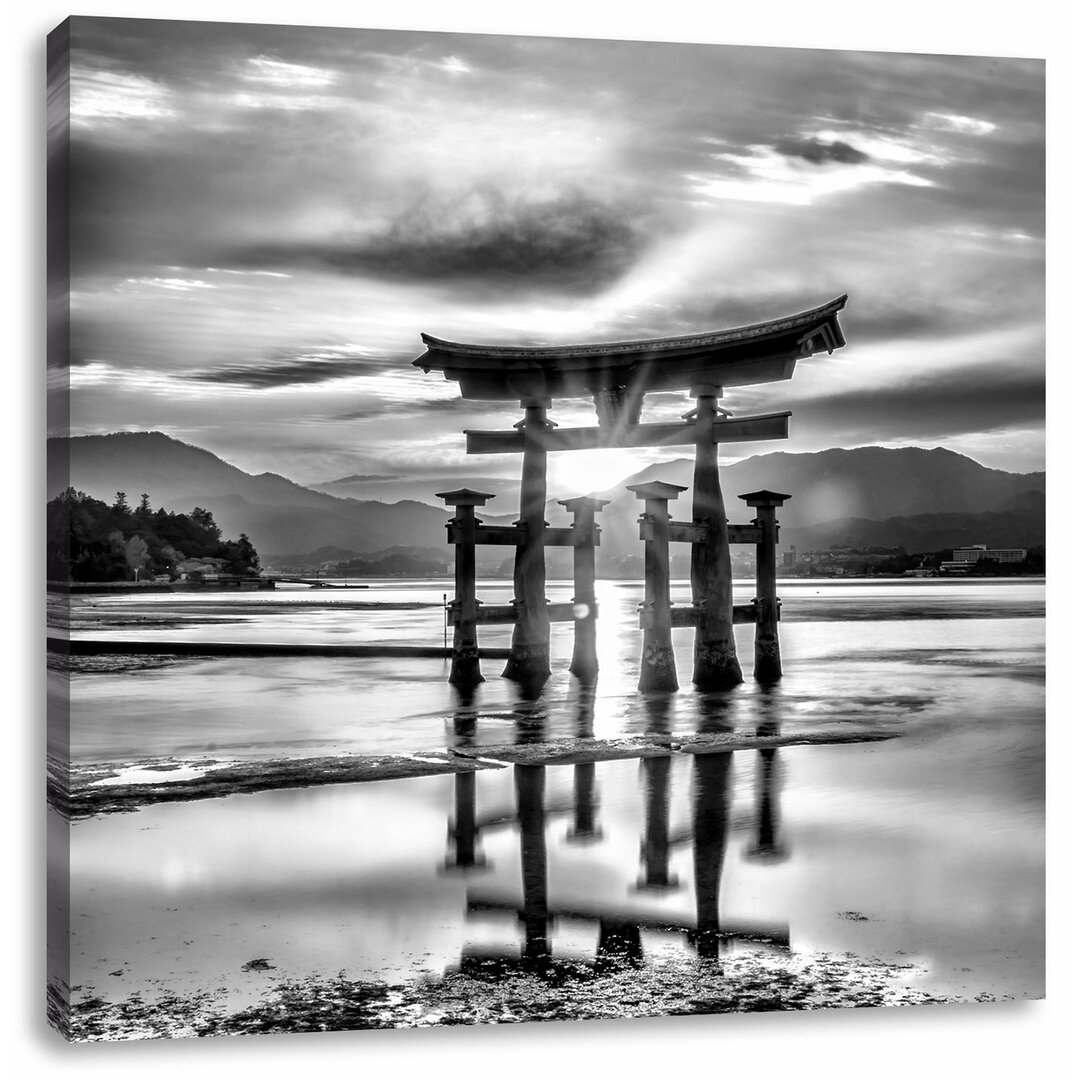 Leinwandbild Torii Gate in Miyajima Japan