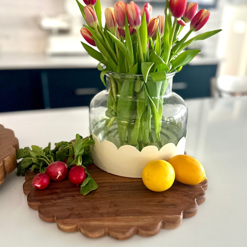 Scalloped Round Cutting Board Charger - Natural