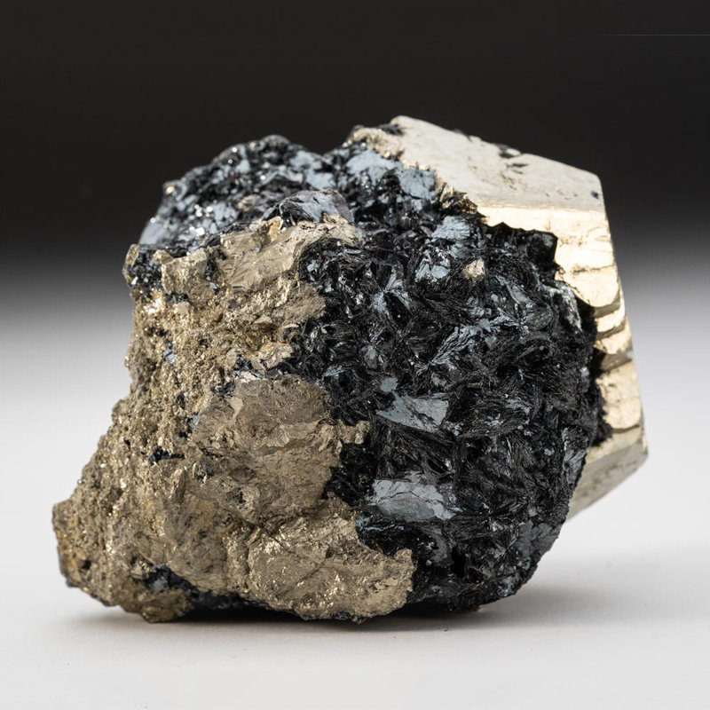 Pyrite véritable sur grappe d'hématite