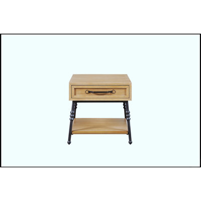 Table de bout décorative avec finition cajou et placages d'hickory durables, parfait pour ajouter de l'élégance à n'importe quelle pièce.