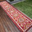 Charmant tapis rouge Herki, tapis rétro turc, idéal pour les escaliers et la cuisine