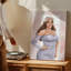Toile, création d'une illustration mettant en vedette une femme confiante et sinueuse avec un long art mural-2000263956