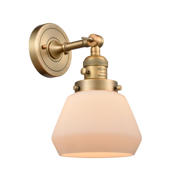 Applique murale à bras 1 lumière Chill, Ampoule incandescente rétro de 60 watts, Boîtier blanc mat, Laiton brossé