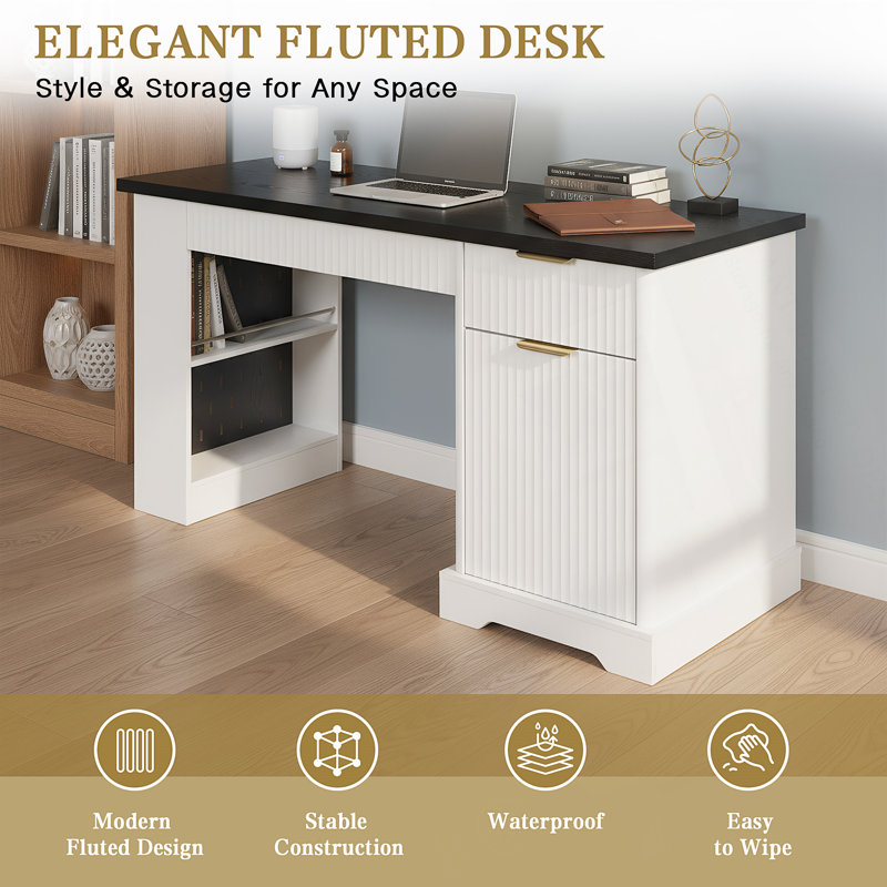 Bureau moderne cannelé avec rangement et station de recharge intégrée