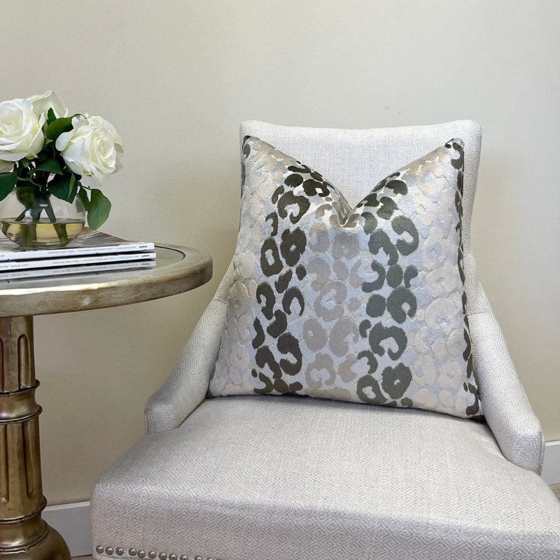Housse de coussin en velours à rayures léopard, H 20 po x l 20 po, Blanc / vert / gris / léopard argenté