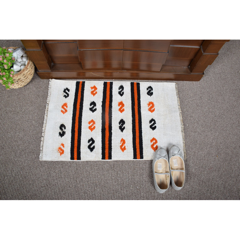 Handwoven Turkish Kilim Rug with Geometric Designs for Bohemian Style Entryway Decor