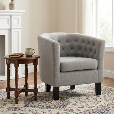 Fauteuil demi-tonneau capitonné avec pieds en bois