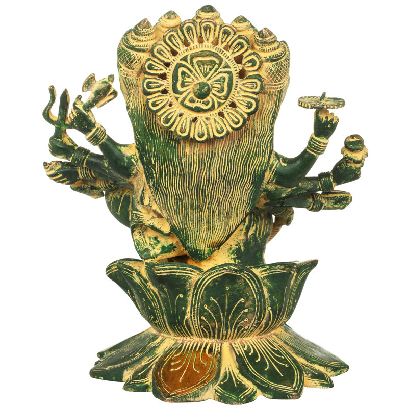 Devi Gayatri sur des lotus en fleurs