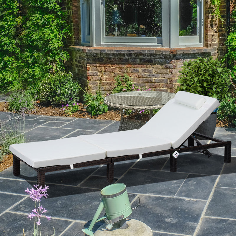 Outdoor Lounge Chair, White/Black