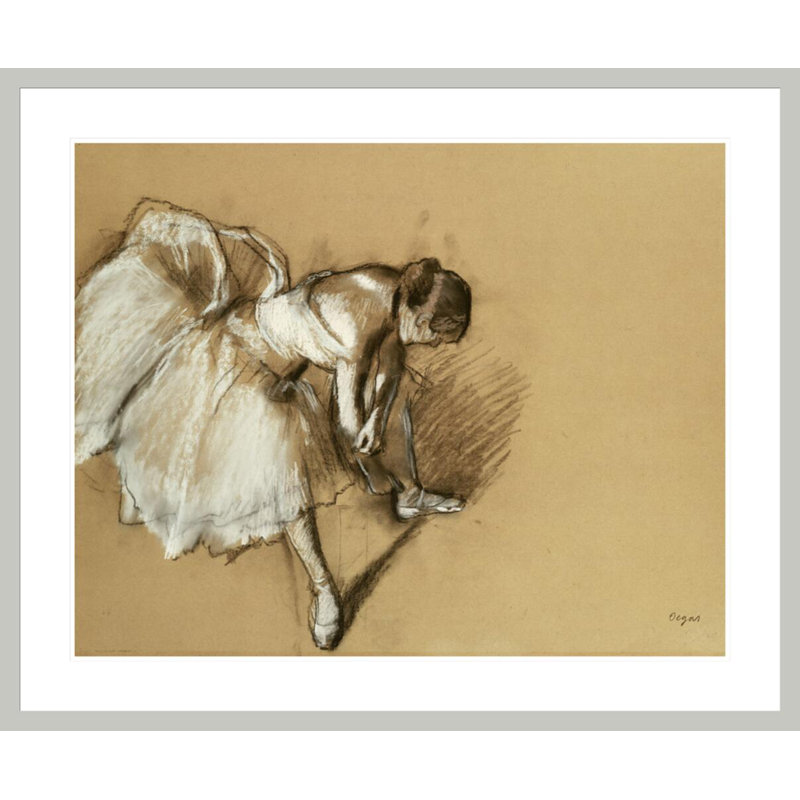 Danseuse ajustant sa chaussure par Edgar Degas, impression giclée encadrée, H 33,5 po x l 40,41 po