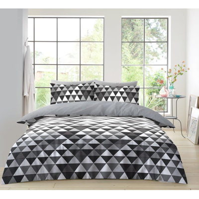 Premium Triangle Print Microfibre Duvet Cover Set with Pillowcases Soft Breathable Easy Care Modern Bedding