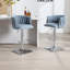 Tabourets de bar rétro avec dossier et repose-pieds, idéaux pour divers décors et sièges confortables.